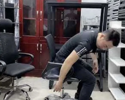 Bạn đã biết cách hạ ghế xoay đúng chưa?